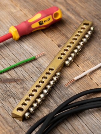 Шина PEN "ноль-земля" (8х12мм) 20 отверстий латунь крепеж по центру EKF PROxima