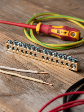 Шина PEN "ноль-земля" (8х12мм) 14 отверстий латунь крепеж по центру EKF PROxima