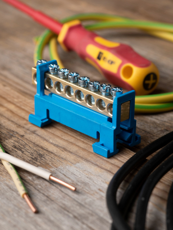 Шина "0" N (6х9мм) 8 отверстий латунь синий изолятор тип "Стойка" на DIN-рейку EKF PROxima