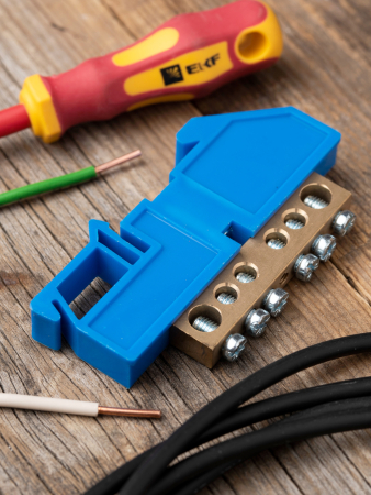 Шина "0" N (8х12мм) 6 отверстий латунь синий изолятор на DIN-рейку EKF  PROxima