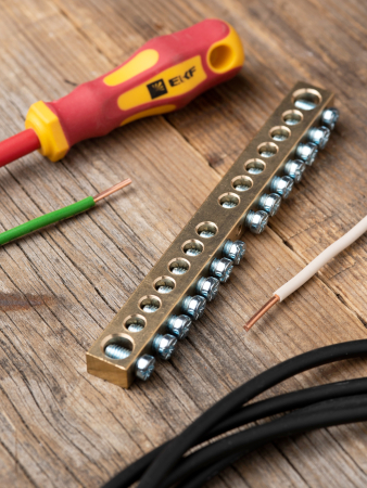 Шина PEN "ноль-земля" (8х12мм) 14 отверстий латунь крепеж по центру EKF PROxima