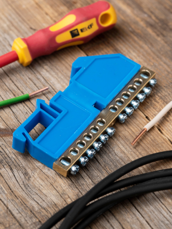 Шина "0" N (6х9мм) 12 отверстий латунь синий изолятор на DIN-рейку EKF PROxima