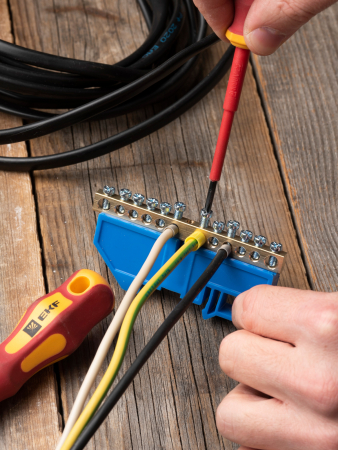 Шина "0" N (6х9мм) 12 отверстий латунь синий изолятор на DIN-рейку EKF PROxima