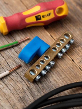 Шина "0" N (6х9мм) 8 отверстий латунь синий угловой изолятор EKF PROxima