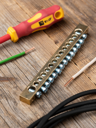 Шина PEN "ноль-земля" (8х12мм) 14 отверстий латунь крепеж по краям EKF PROxima