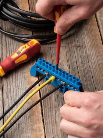 Шина "0" N (6х9мм) 12 отверстий латунь синий нейлоновый корпус комбинированный EKF PROxima