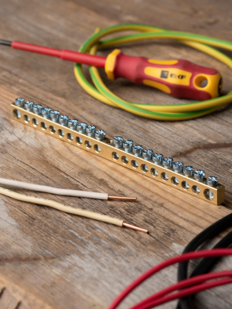 Шина PEN "ноль-земля" (6х9мм) 20 отверстий латунь крепеж по центру EKF PROxima