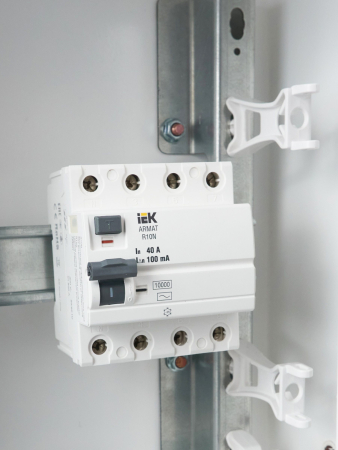 ARMAT ВДТ R10N 4P 40А 100мА тип AC IEK