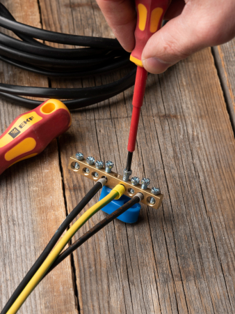 Шина "0" N (6х9мм) 8 отверстий латунь синий угловой изолятор EKF PROxima