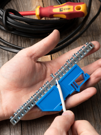 Шина "0" N (6x9мм) 24 отв. цинк синий изолятор на DIN-рейку EKF PROxima