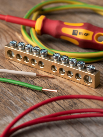 Шина PEN "ноль-земля" (8х12мм) 10 отверстий латунь крепеж по центру EKF PROxima