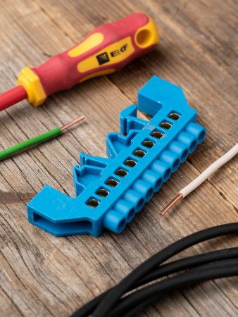 Шина "0" N (8х12мм) 10 отверстий латунь синий нейлоновый корпус комбинированный EKF PROxima