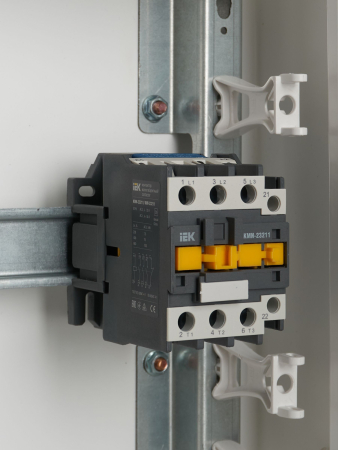 Контактор КМИ-23211 32А 230В/АС3 1НЗ IEK