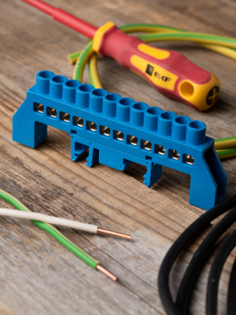 Шина "0" N (6х9мм) 12 отверстий латунь синий нейлоновый корпус комбинированный EKF PROxima