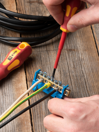 Шина "0" N (6х9мм) 8 отверстий латунь синий изолятор тип "Стойка" на DIN-рейку EKF PROxima