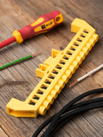 Шина "0" РЕ (8х12мм) 16 отверстий латунь желтый нейлоновый корпус комбинированный EKF PROxima