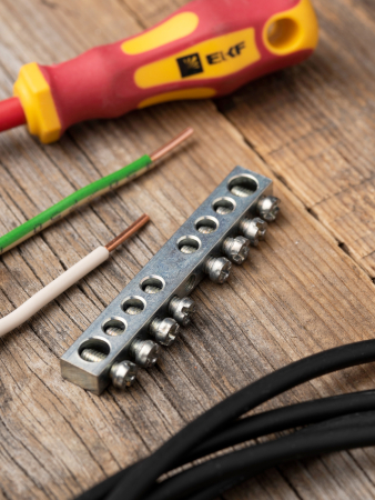 Шина PEN "ноль-земля" (6x9мм) 8 отв. цинк крепеж по центру EKF PROxima