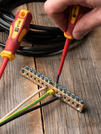 Шина PEN "ноль-земля" (8х12мм) 14 отверстий латунь крепеж по центру EKF PROxima