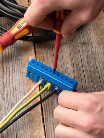 Шина "0" N (6х9мм) 10 отверстий латунь синий изолированный корпус на DIN-рейку EKF PROxima