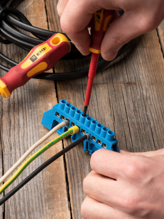 Шина "0" N (8х12мм) 10 отверстий латунь синий нейлоновый корпус комбинированный EKF PROxima