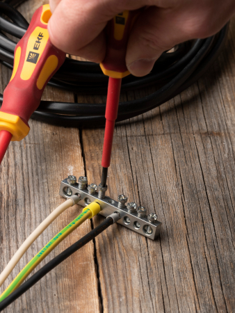 Шина PEN "ноль-земля" (6x9мм) 8 отв. цинк крепеж по центру EKF PROxima