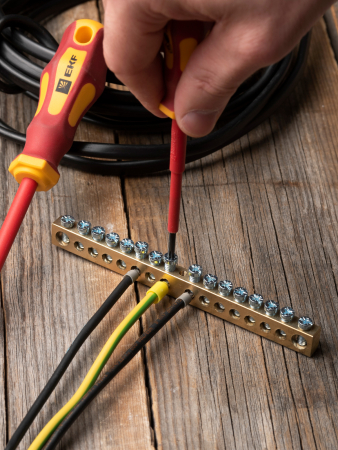 Шина PEN "ноль-земля" (8х12мм) 16 отверстий латунь крепеж по центру EKF PROxima