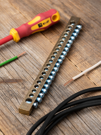 Шина PEN "ноль-земля" (8х12мм) 20 отверстий латунь крепеж по краям EKF PROxima