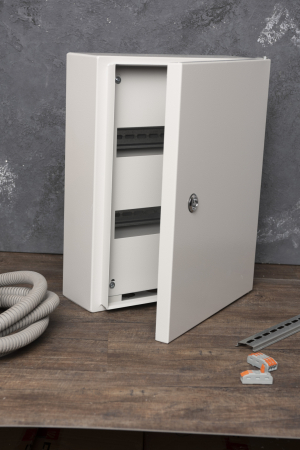 Щит распред. навесной ЩРН-24 (395х310х120) IP54 EKF Basic