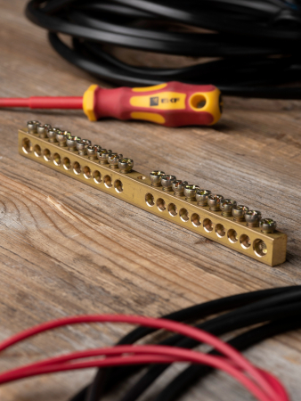 Шина PEN "ноль-земля" (8х12мм) 20 отверстий латунь крепеж по центру EKF PROxima