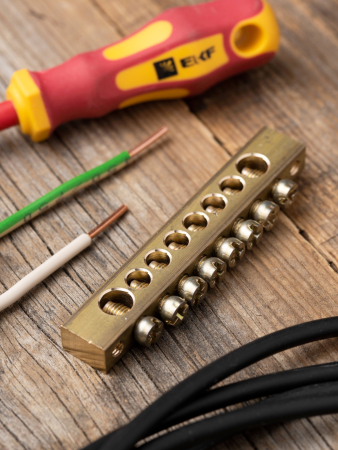 Шина PEN "ноль-земля" (8х12мм) 8 отверстий латунь крепеж по краям EKF PROxima