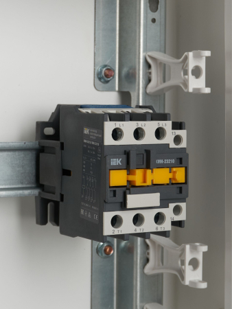 Контактор КМИ-23210 32А 230В/АС3 1НО IEK
