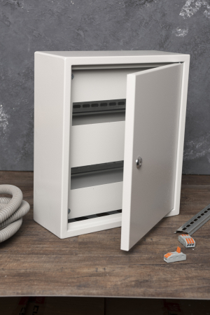 Щит распред. навесной ЩРН-18 (350х300х120) IP31 EKF Basic