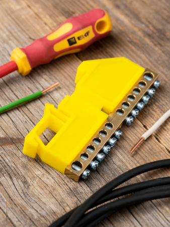 Шина "0" N (6х9мм) 12 отверстий латунь желтый изолятор на DIN-рейку EKF PROxima