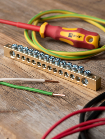 Шина PEN "ноль-земля" (8х12мм) 14 отверстий латунь крепеж по краям EKF PROxima