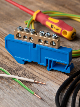 Шина "0" N (8х12мм) 6 отверстий латунь синий изолятор на DIN-рейку EKF  PROxima