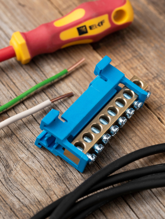 Шина "0" N (6х9мм) 8 отверстий латунь синий изолятор тип "Стойка" на DIN-рейку EKF PROxima