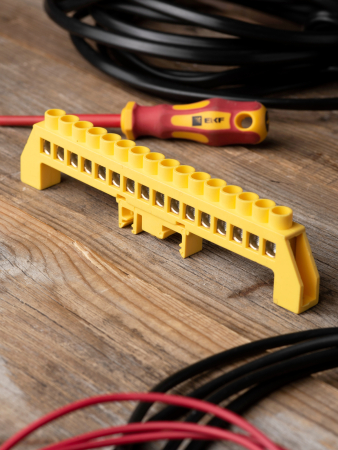 Шина "0" РЕ (8х12мм) 16 отверстий латунь желтый нейлоновый корпус комбинированный EKF PROxima